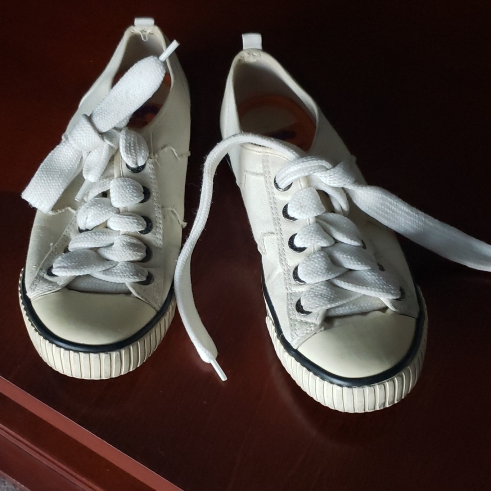Rocket dog chuck-style shoes